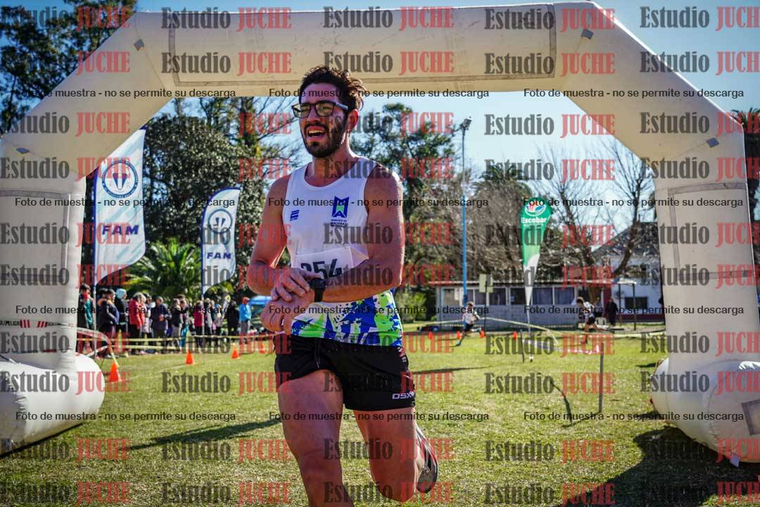 Fotos de la llegada del cross de 8000 m