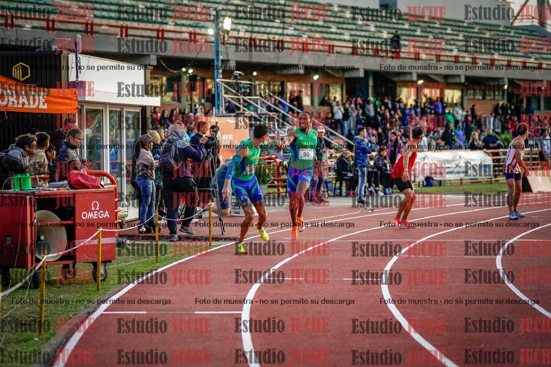 Fotos de los relevos 4x400 m de varones