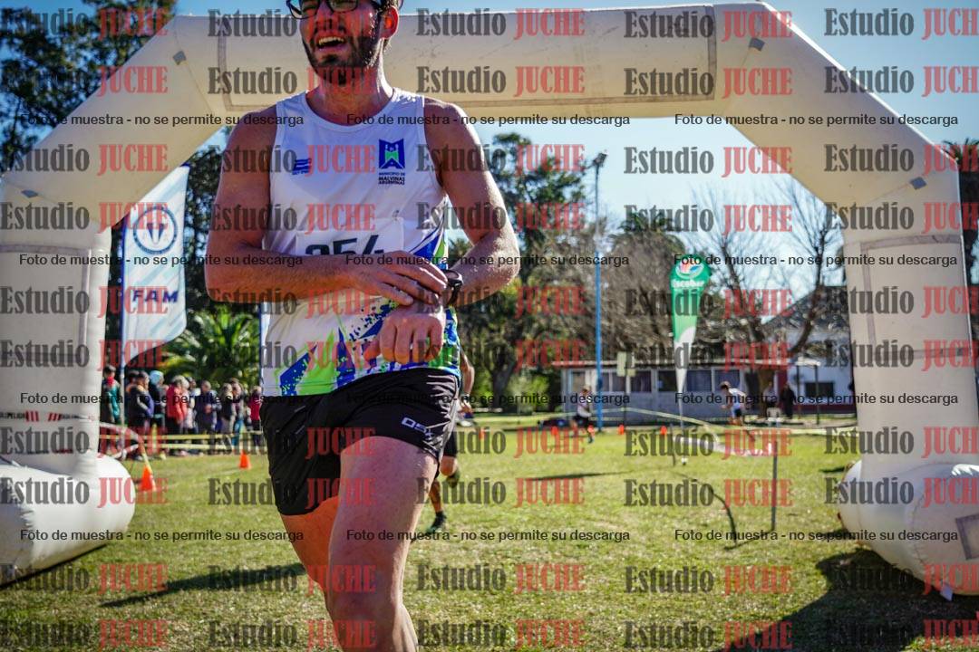 Fotos de la llegada del cross de 8000 m