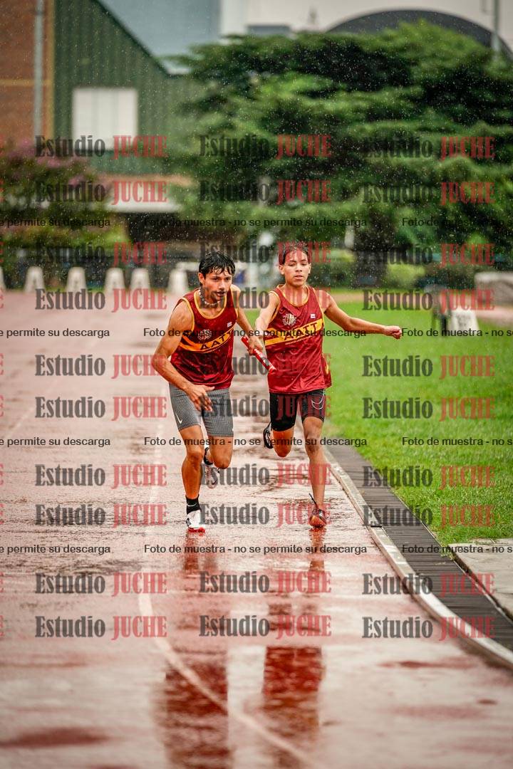 Fotos de las postas 4x400 m de varones