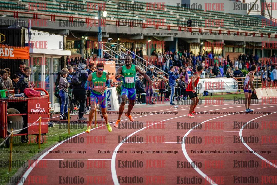 Fotos de los relevos 4x400 m de varones