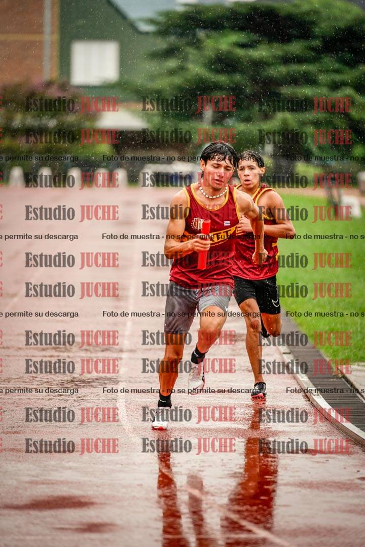 Fotos de las postas 4x400 m de varones