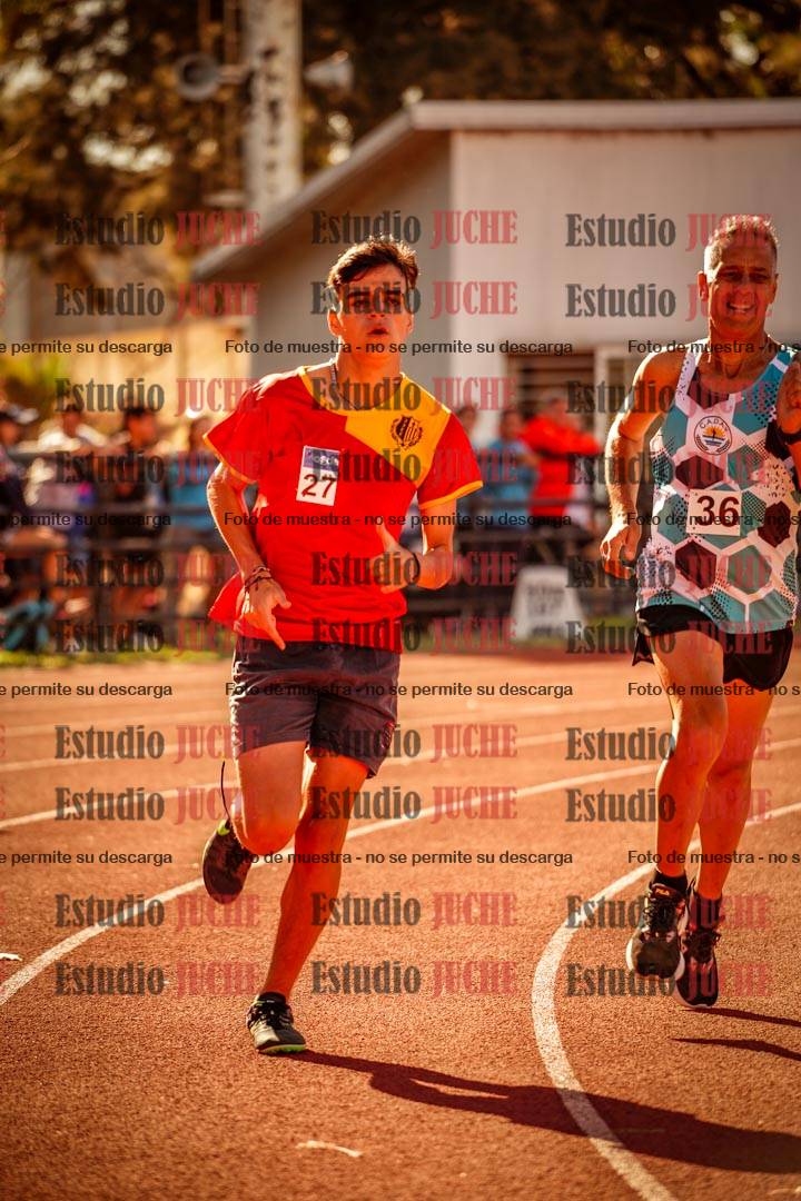 Fotos de los 800 m llanos de varones