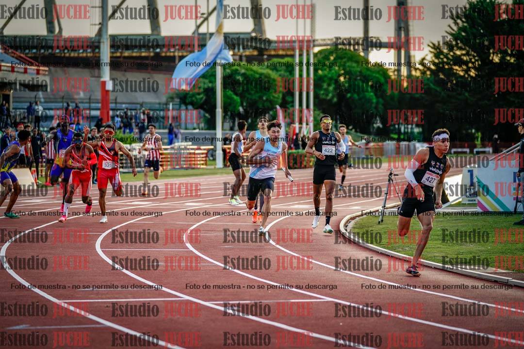 Fotos de los relevos 4x400 m de varones