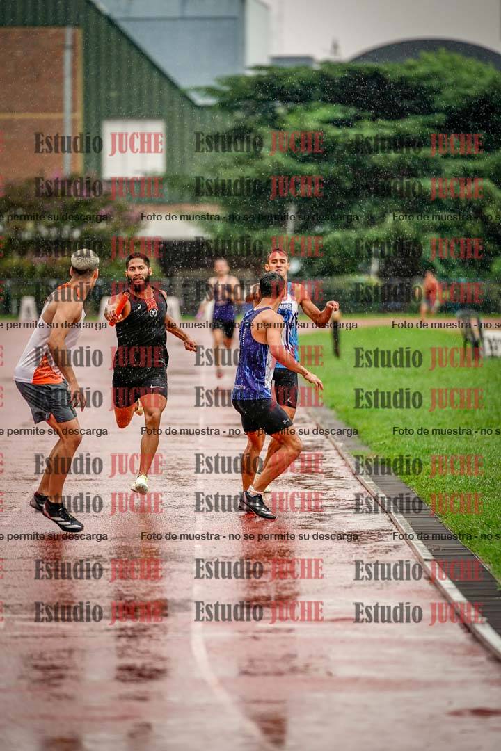 Fotos de las postas 4x400 m de varones