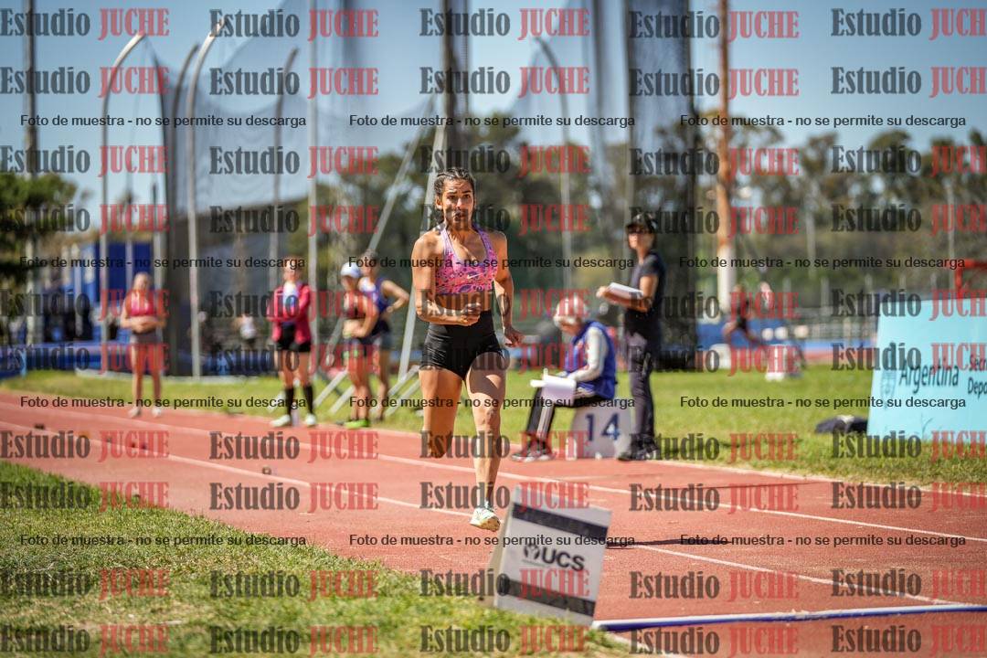 Fotos del salto en largo de mujeres