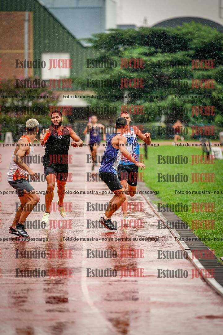 Fotos de las postas 4x400 m de varones