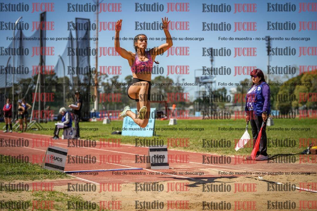 Fotos del salto en largo de mujeres