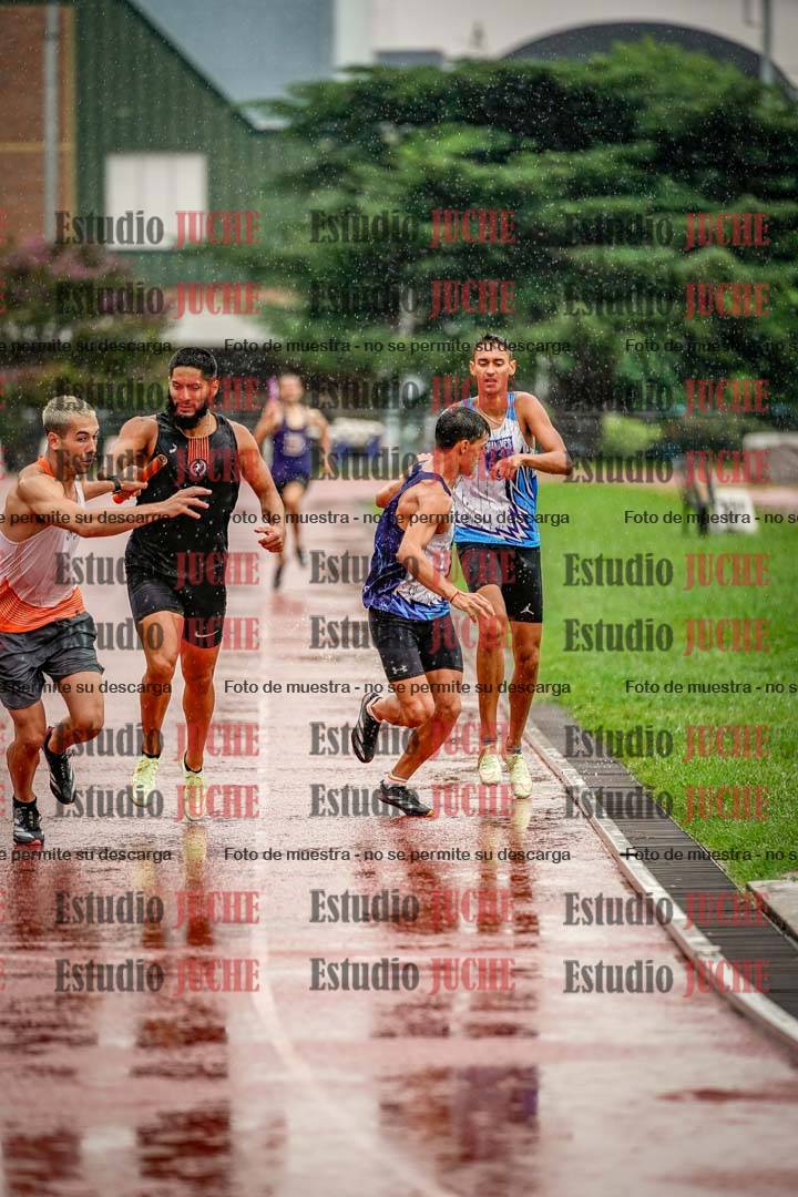 Fotos de las postas 4x400 m de varones