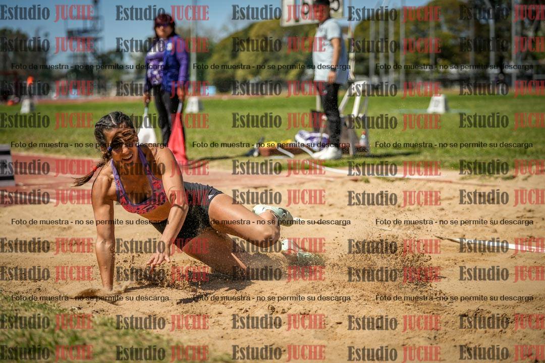 Fotos del salto en largo de mujeres