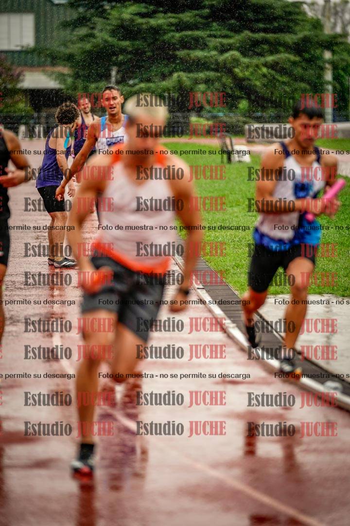 Fotos de las postas 4x400 m de varones