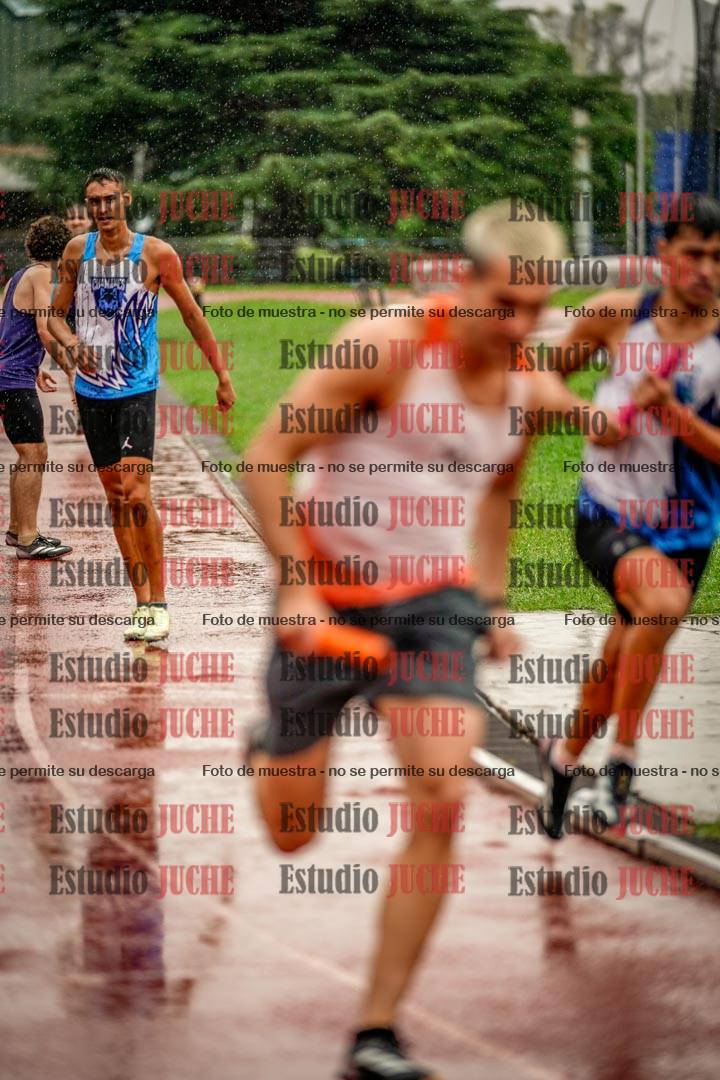 Fotos de las postas 4x400 m de varones