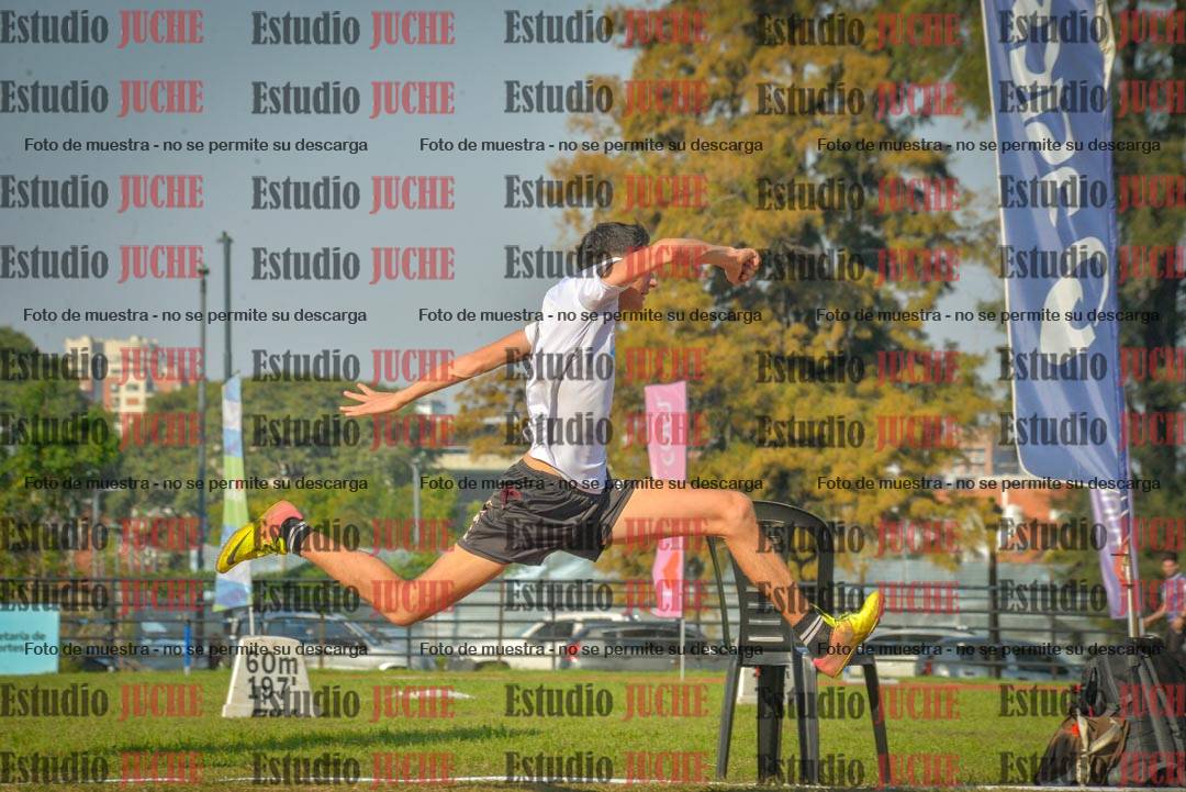 Fotos del salto en largo de varones