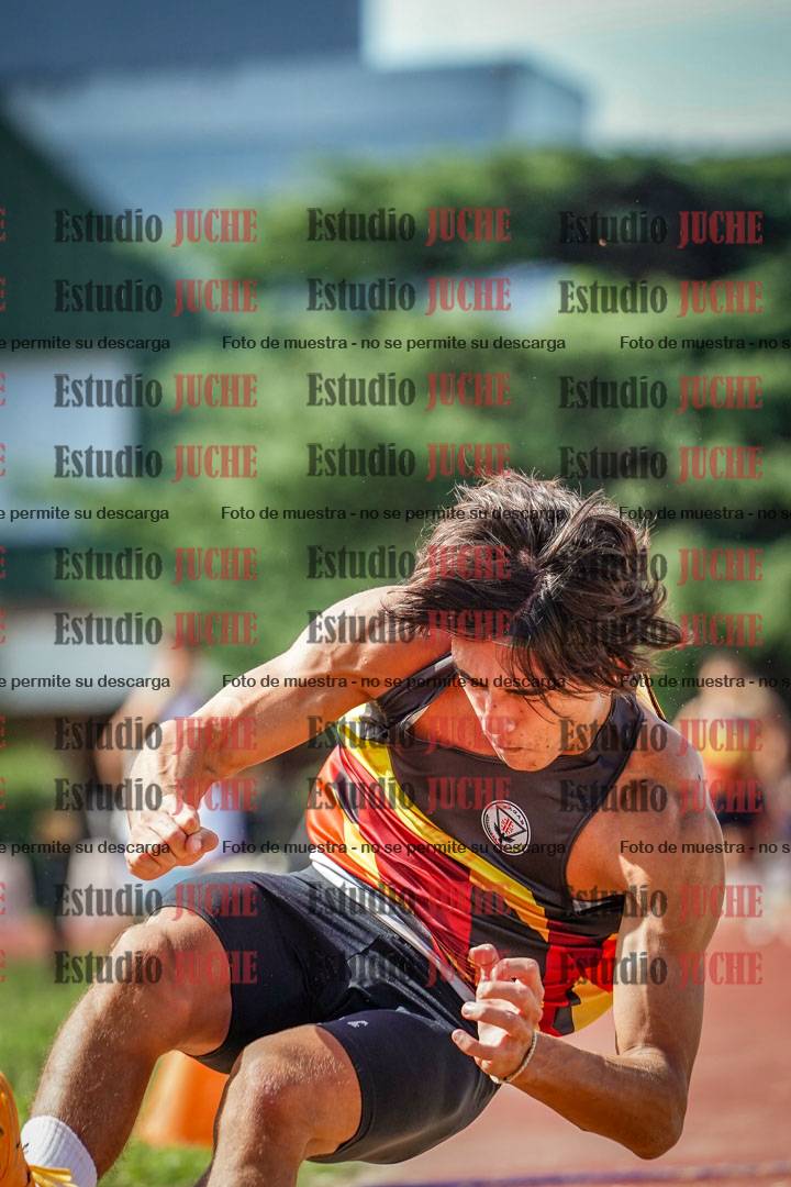 Fotos del salto en largo de varones
