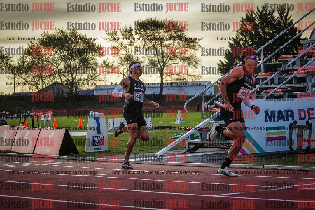 Fotos de los relevos 4x400 m de varones