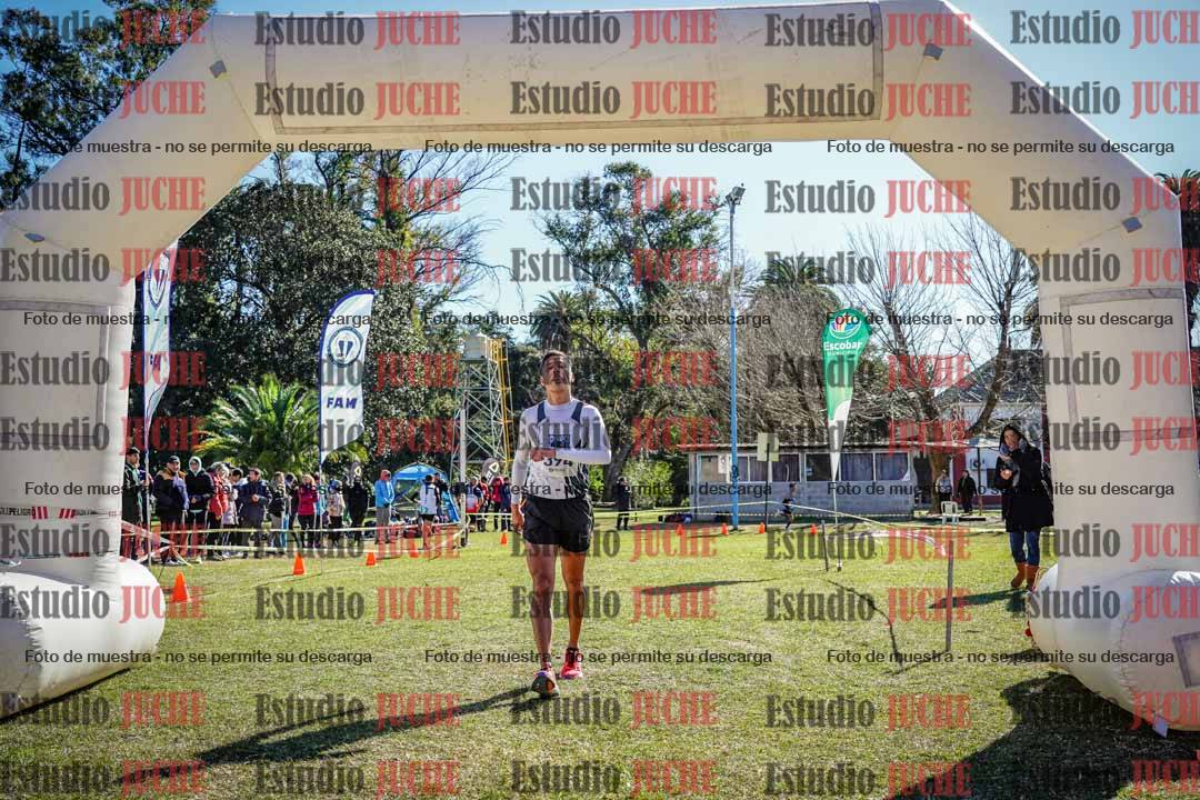 Fotos de la llegada del cross de 8000 m