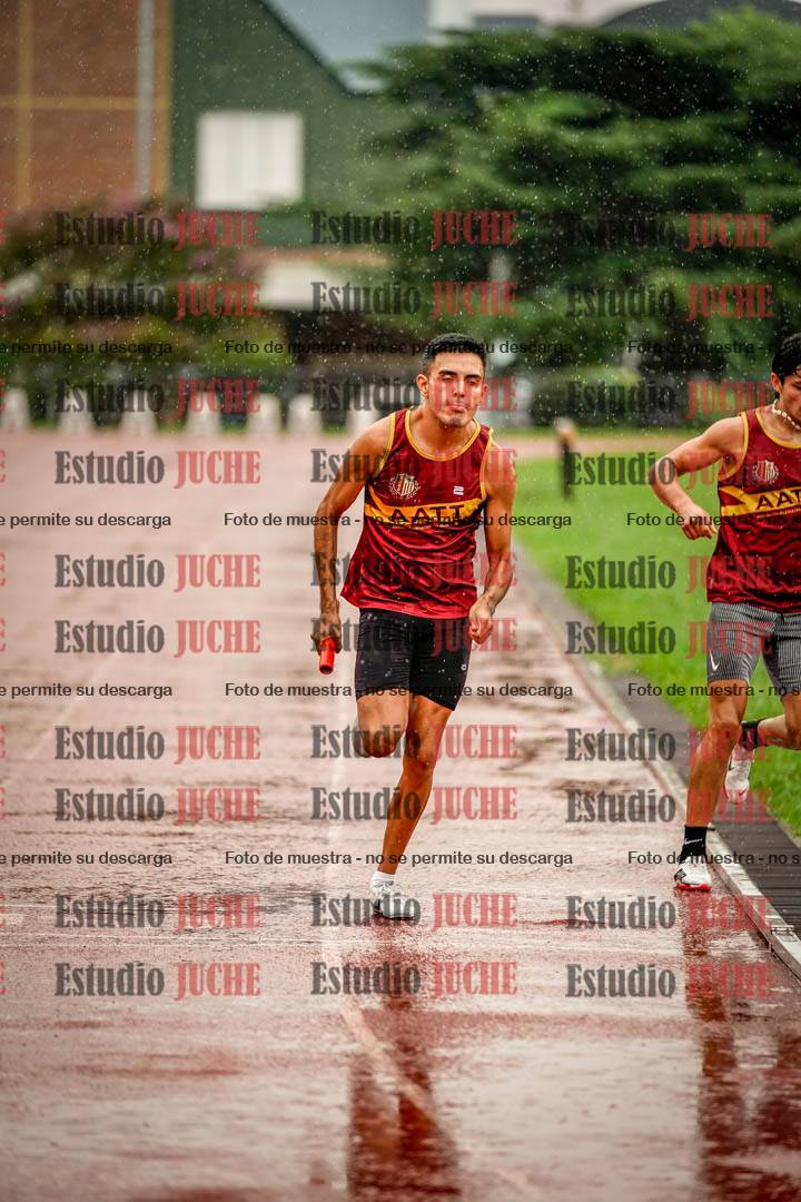 Fotos de las postas 4x400 m de varones