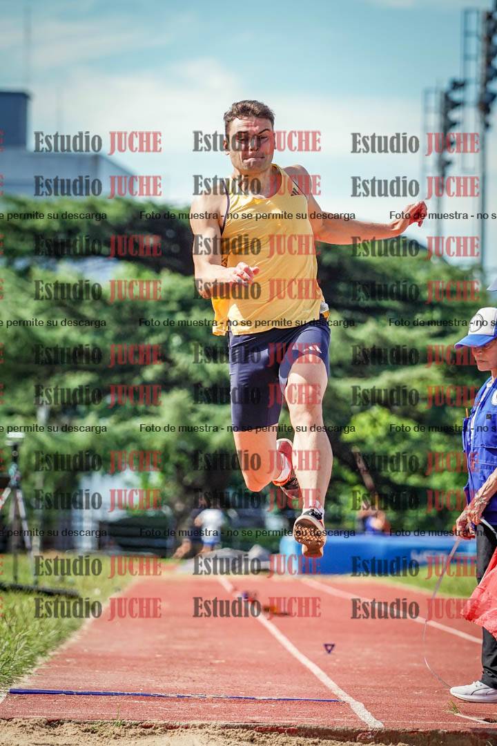 Fotos del salto en largo de varones