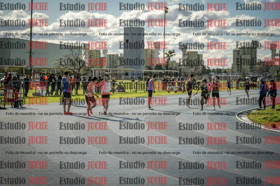 Fotos de las postas 4x400 m llanos de varones