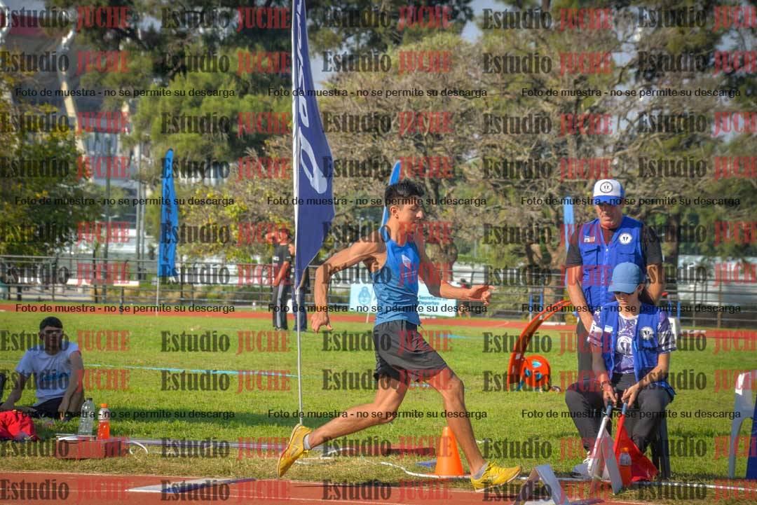 Fotos del salto en largo de varones