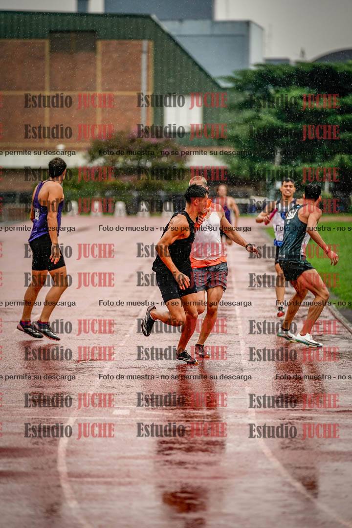 Fotos de las postas 4x400 m de varones