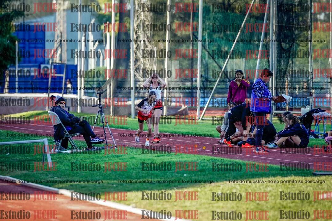Fotos del salto en largo de mujeres