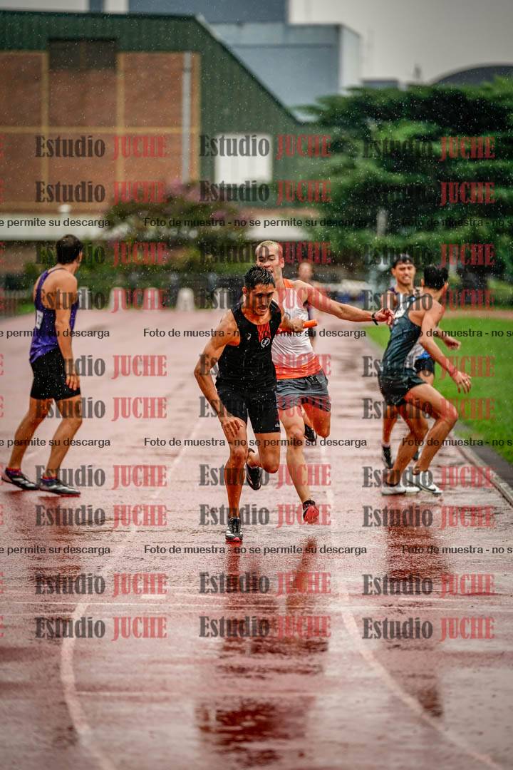 Fotos de las postas 4x400 m de varones