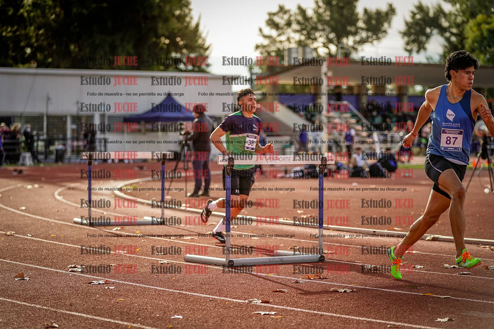 Fotos de los 400 m con vallas de varones