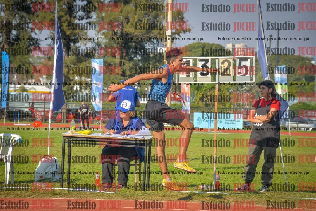 Fotos del salto en largo de varones