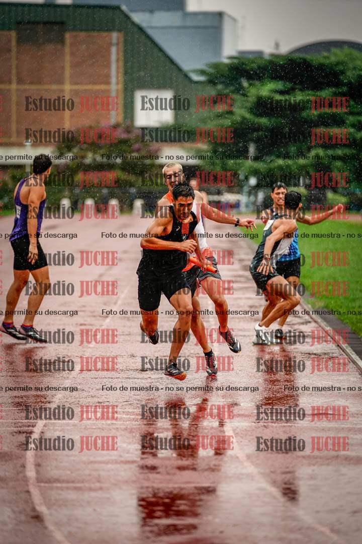 Fotos de las postas 4x400 m de varones