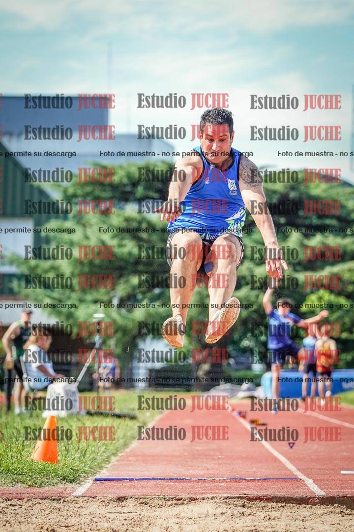 Fotos del salto en largo de varones