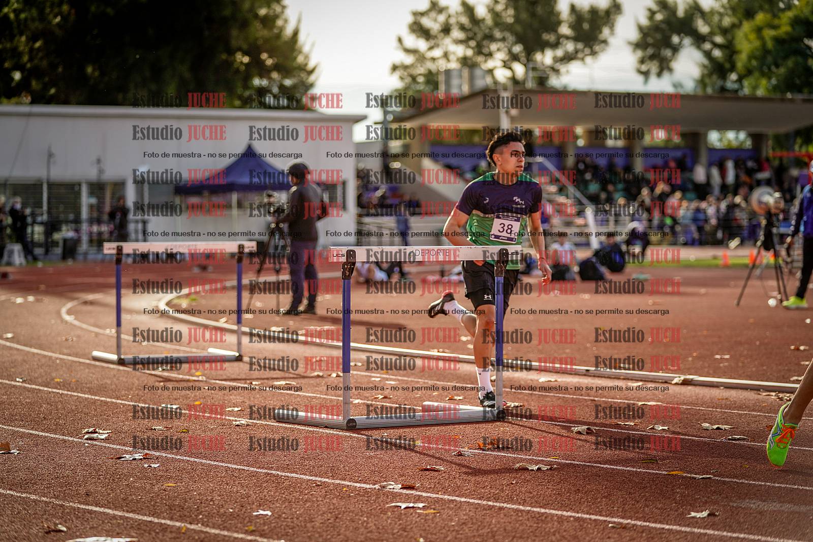 Fotos de los 400 m con vallas de varones