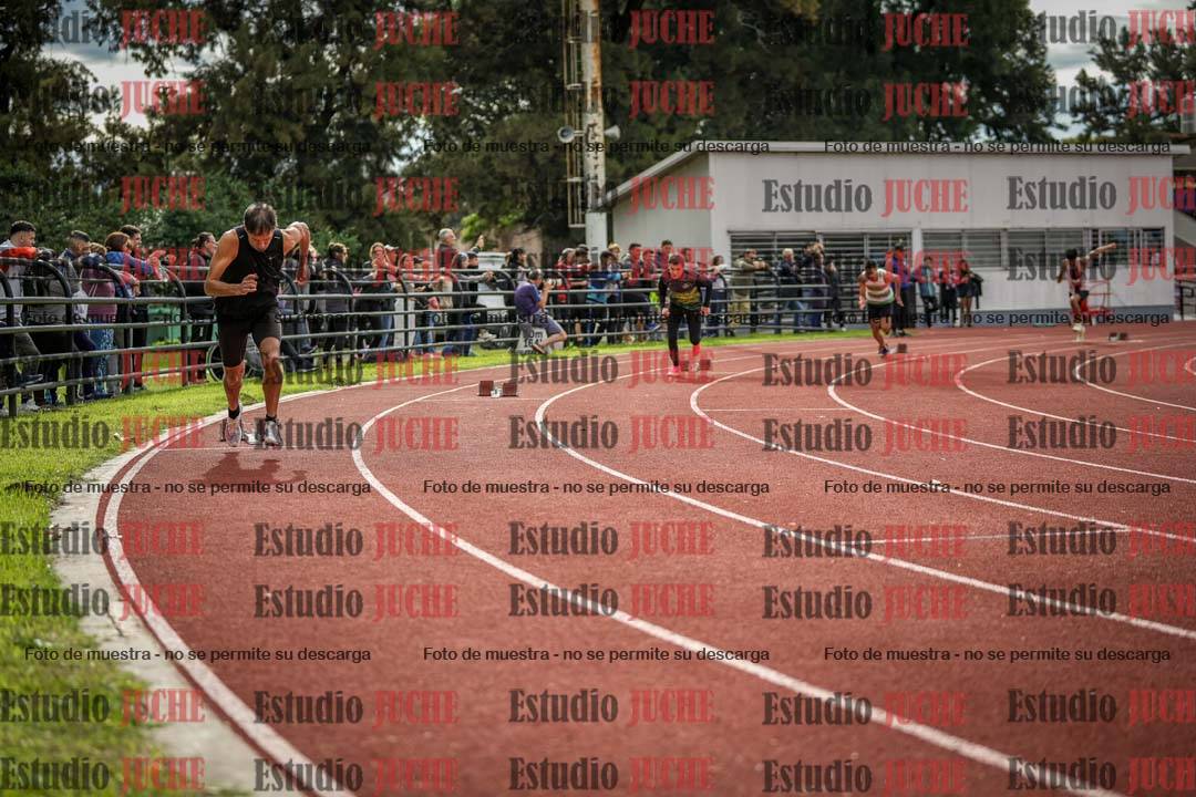 Fotos de los 400 m llanos de varones
