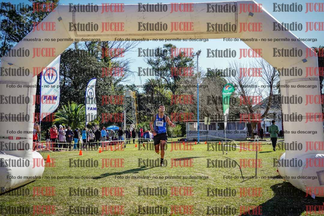 Fotos de la llegada del cross de 8000 m