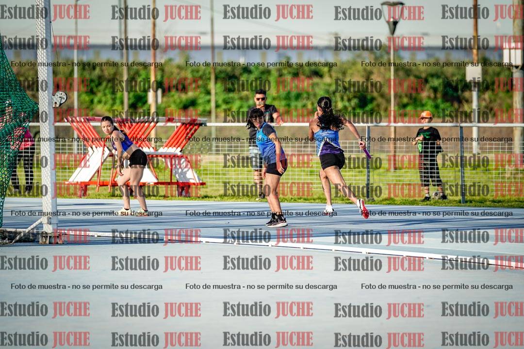 Fotos de las postas 4x100 m llanos de mujeres