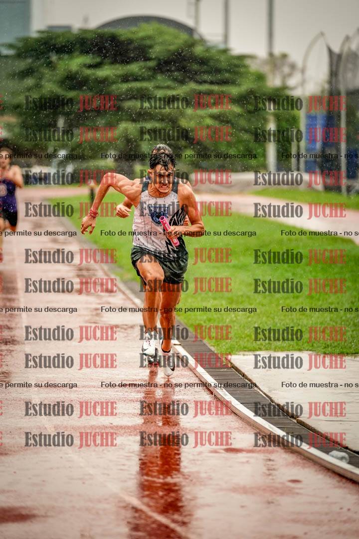 Fotos de las postas 4x400 m de varones