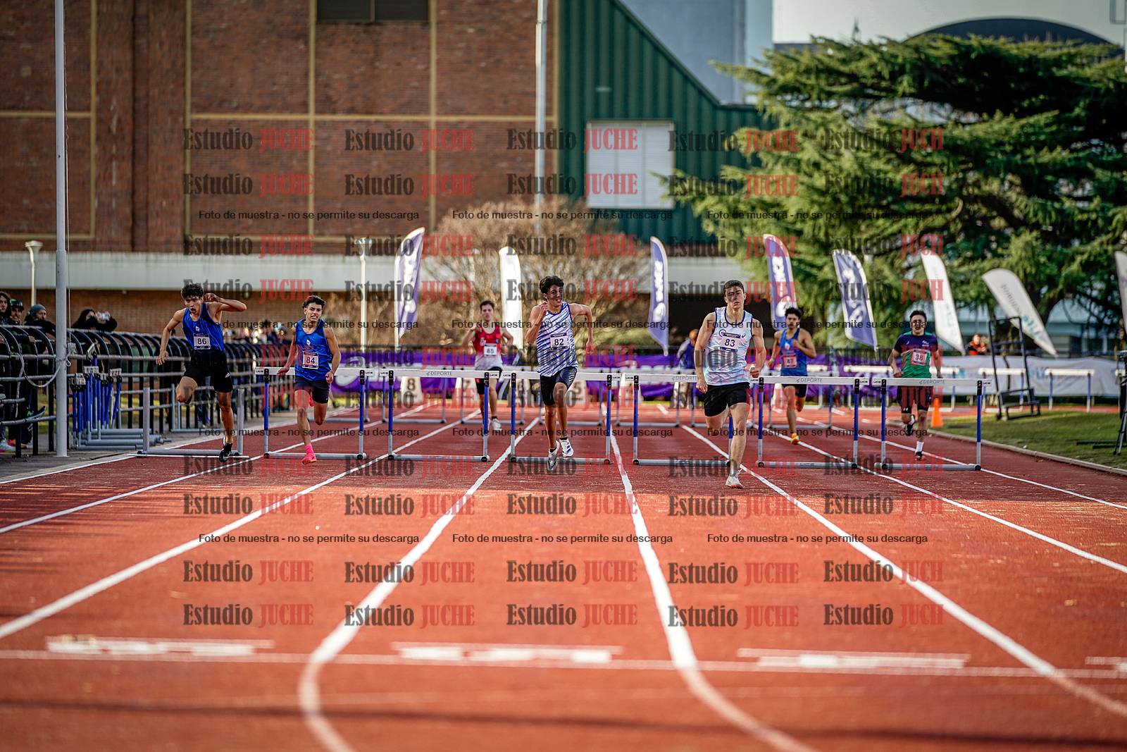 Fotos de los 400 m con vallas de varones
