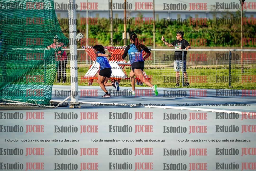 Fotos de las postas 4x100 m llanos de mujeres