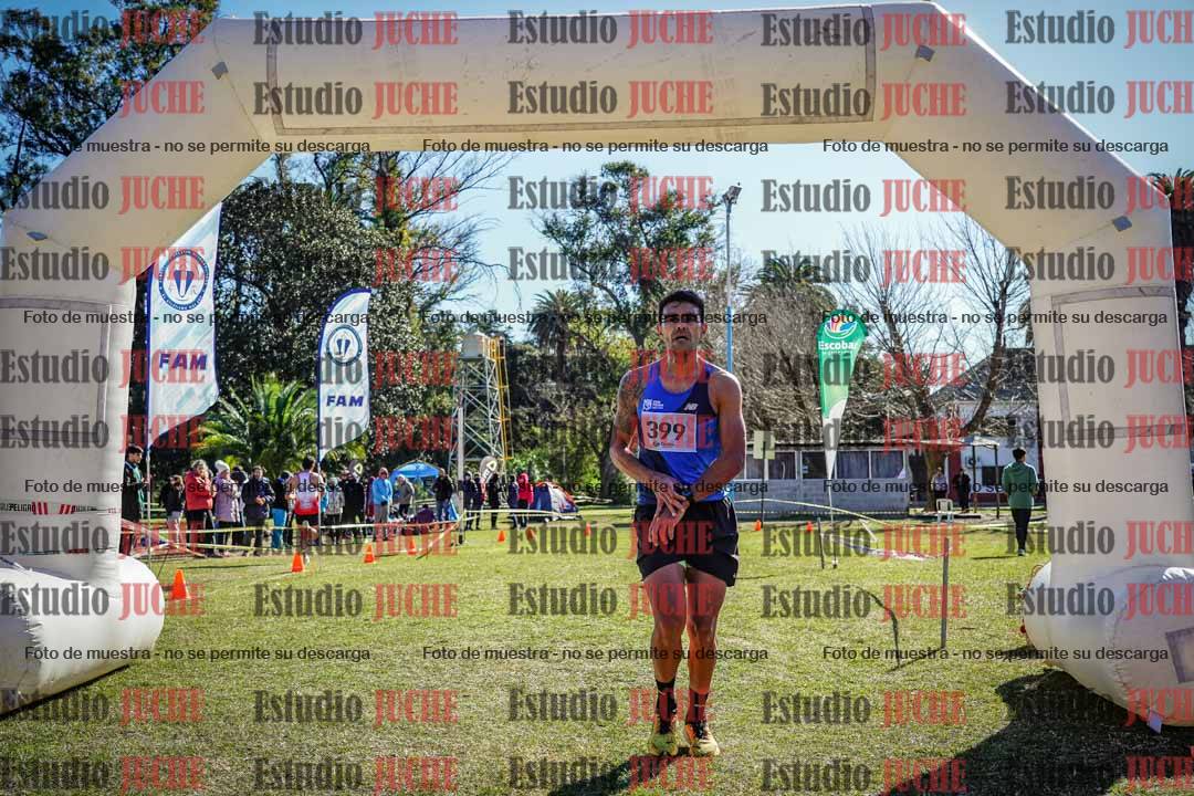 Fotos de la llegada del cross de 8000 m