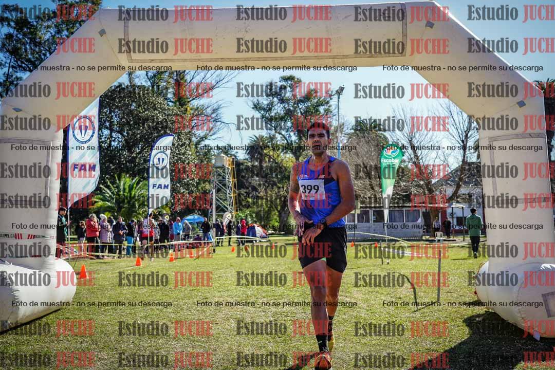 Fotos de la llegada del cross de 8000 m