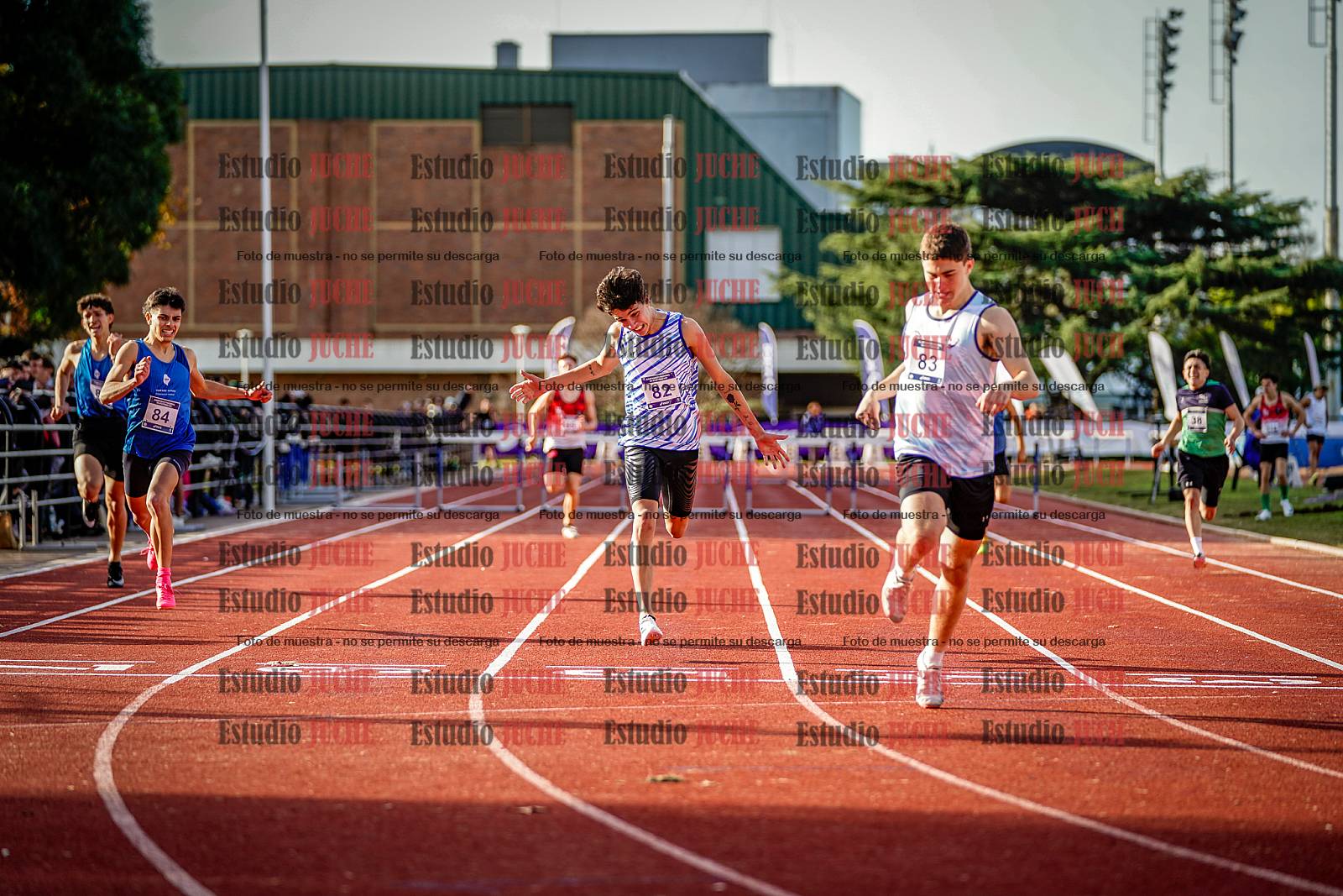 Fotos de los 400 m con vallas de varones