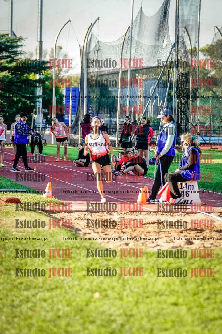 Fotos del salto en largo de mujeres