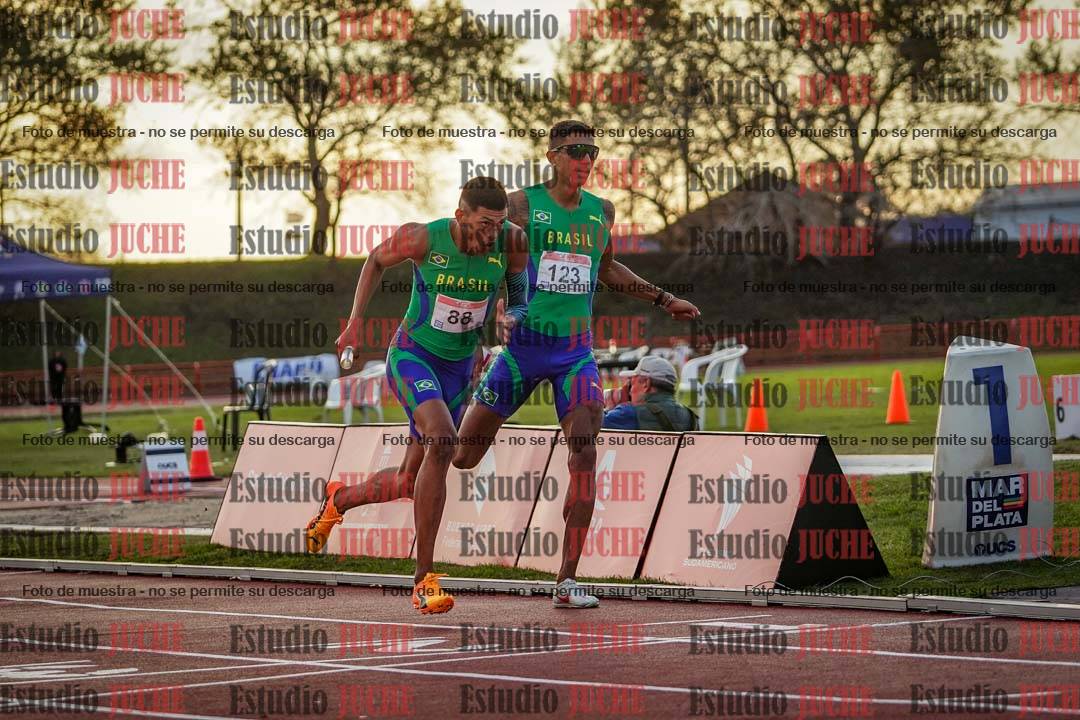 Fotos de los relevos 4x400 m de varones