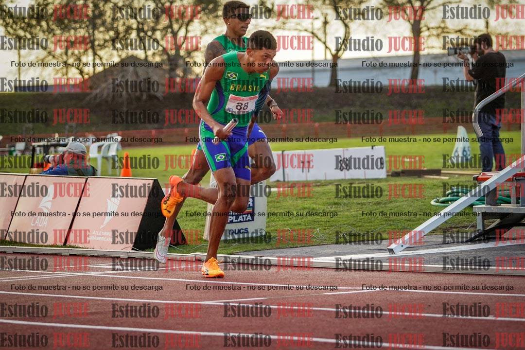 Fotos de los relevos 4x400 m de varones