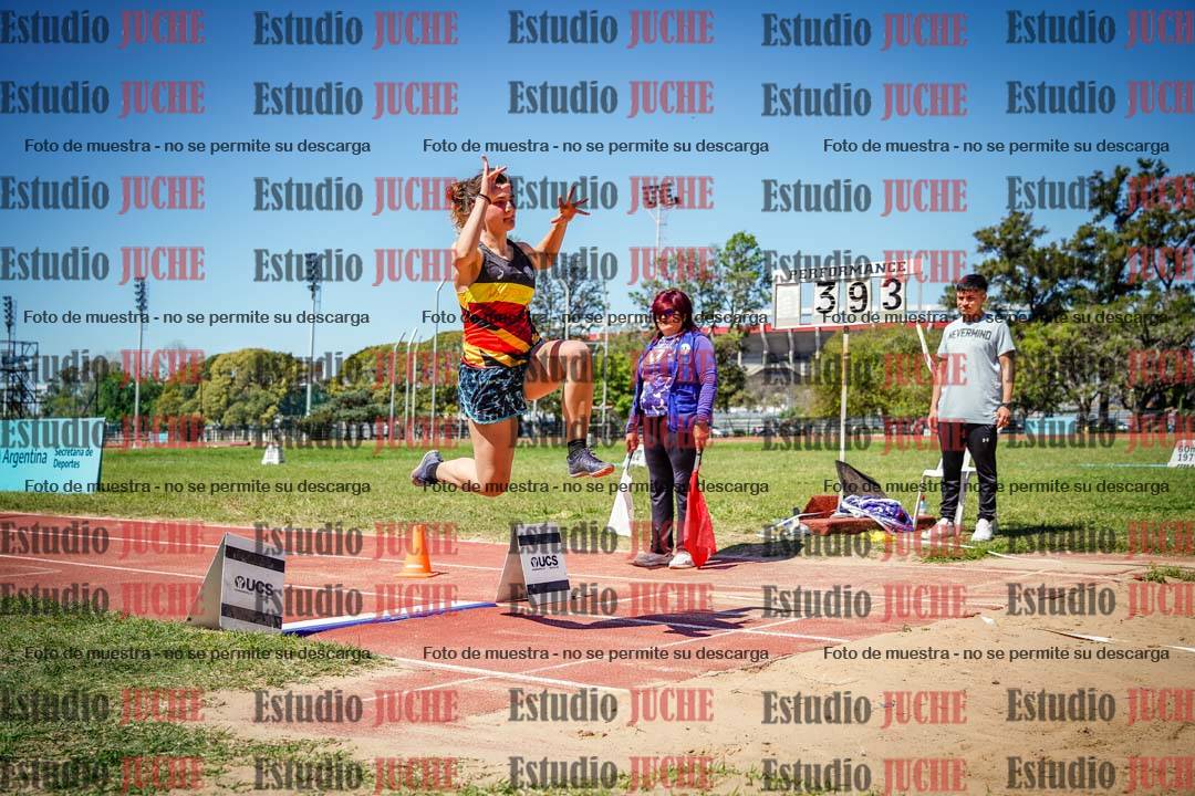 Fotos del salto en largo de mujeres