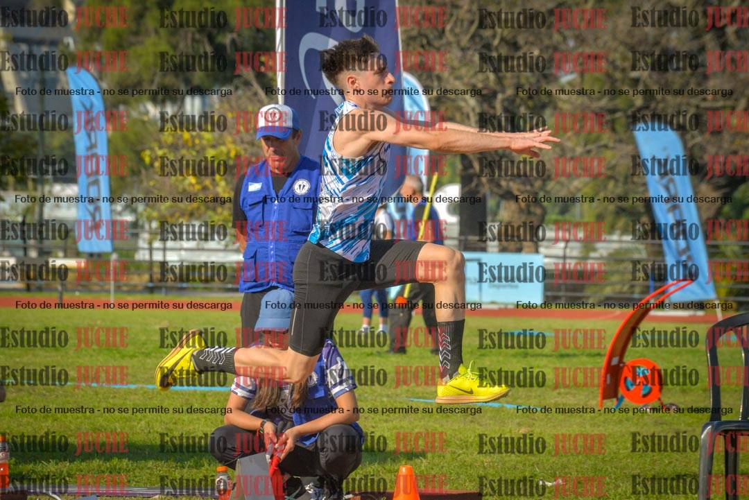 Fotos del salto en largo de varones