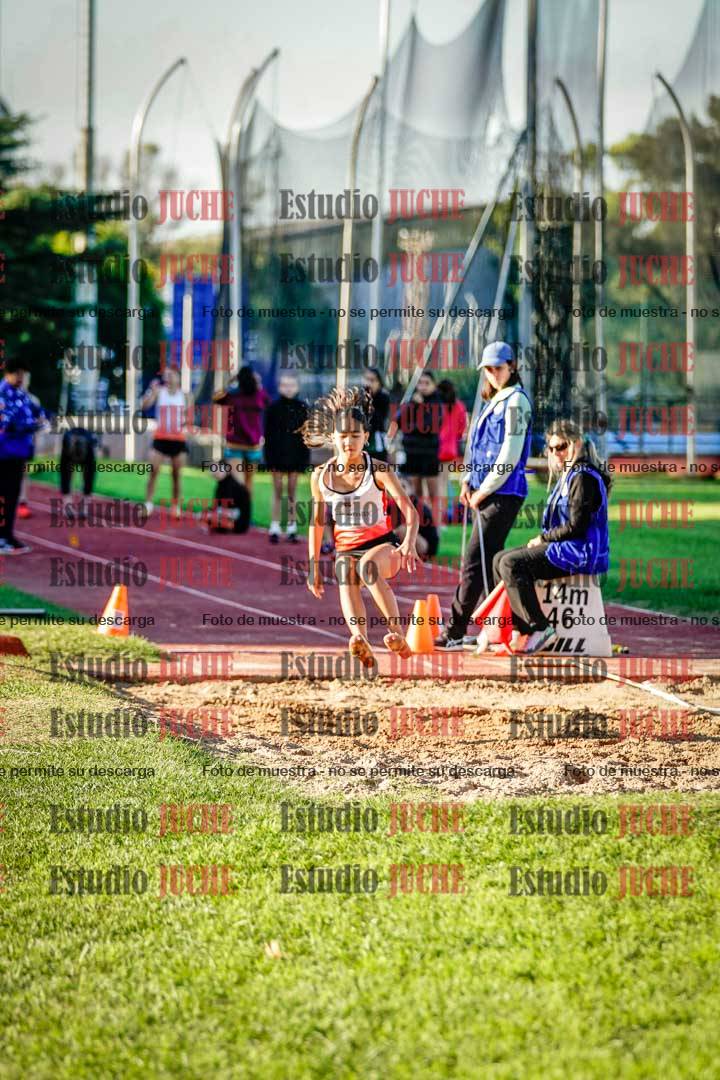 Fotos del salto en largo de mujeres