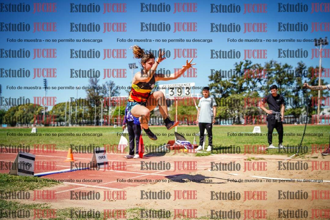 Fotos del salto en largo de mujeres