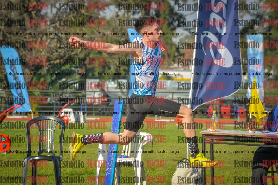 Fotos del salto en largo de varones