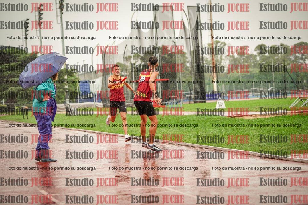 Fotos de las postas 4x400 m de varones